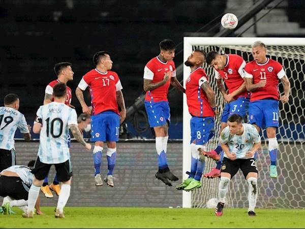 Bóng đá Quốc Tế chiều 15/6: Messi chính thức vượt qua Ronaldo
